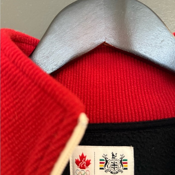 The Bay 2010 Olympic Sz. S GUC Classic Black and Red Quarter-Zip Sweatshirt - Picture 6 of 14